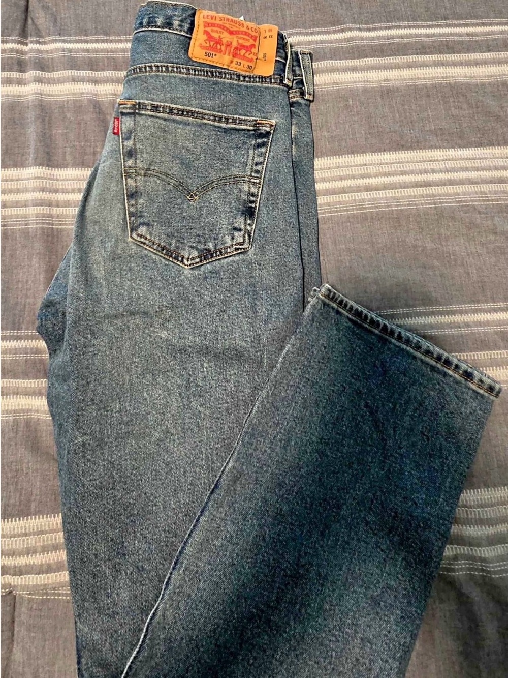 Levi's Men’s Straight Leg Jeans in Medium Blue Denim - Size 33 x 30